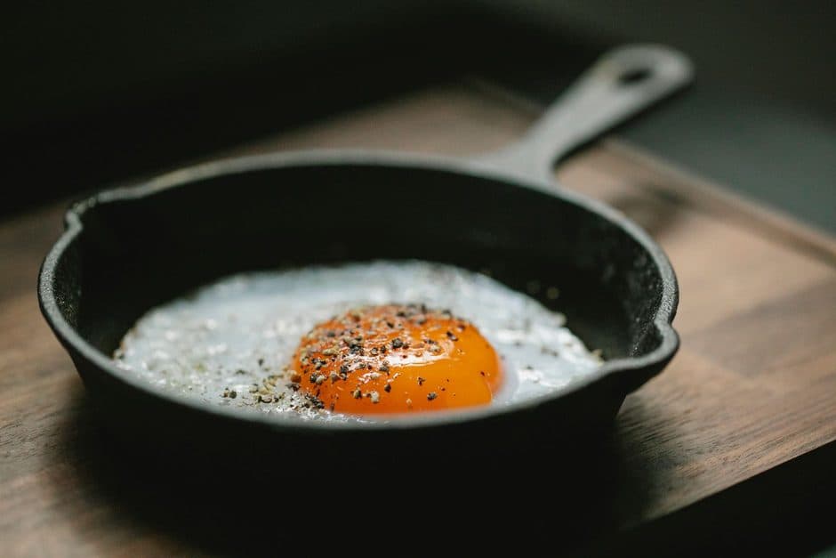 A fried egg in a pan.